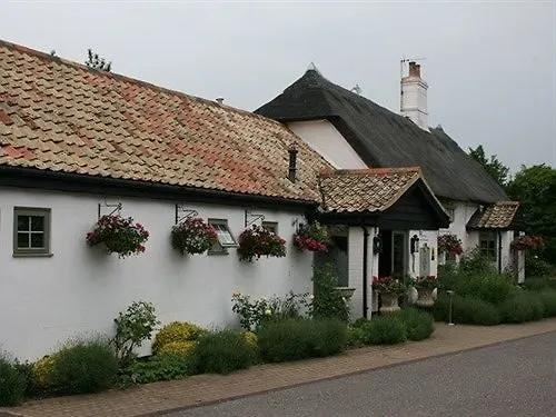 Golden Ball Hotel Elsworth