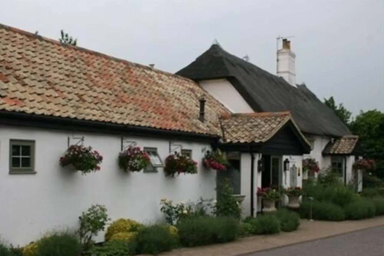 Golden Ball Hotel Elsworth